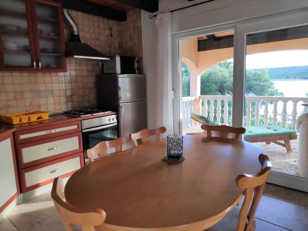 אוברובץ Villa Punta Blava - Beach Front, Ideal For Family Vacation With Kids, Large Terraces With Sea View, Internet, Netflix, No Pets Allowed מראה חיצוני תמונה