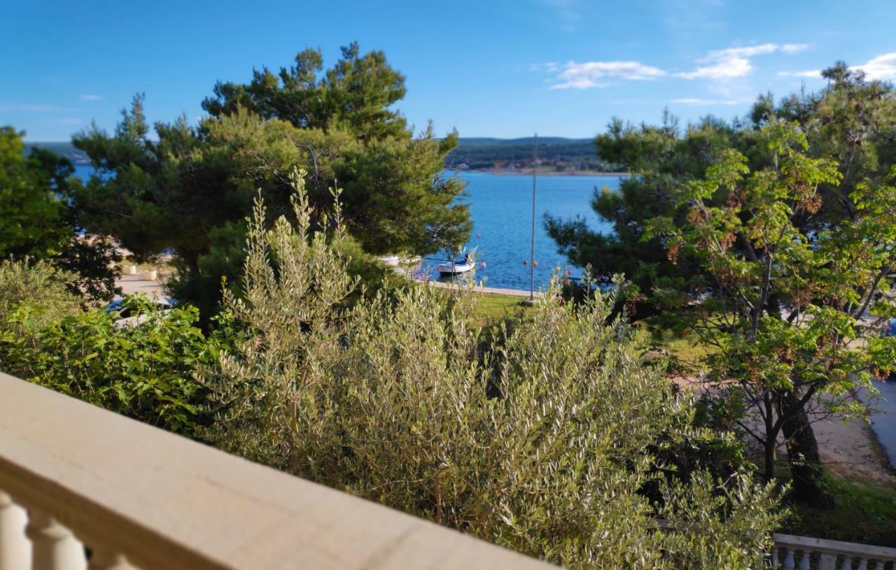 אוברובץ Villa Punta Blava - Beach Front, Ideal For Family Vacation With Kids, Large Terraces With Sea View, Internet, Netflix, No Pets Allowed מראה חיצוני תמונה