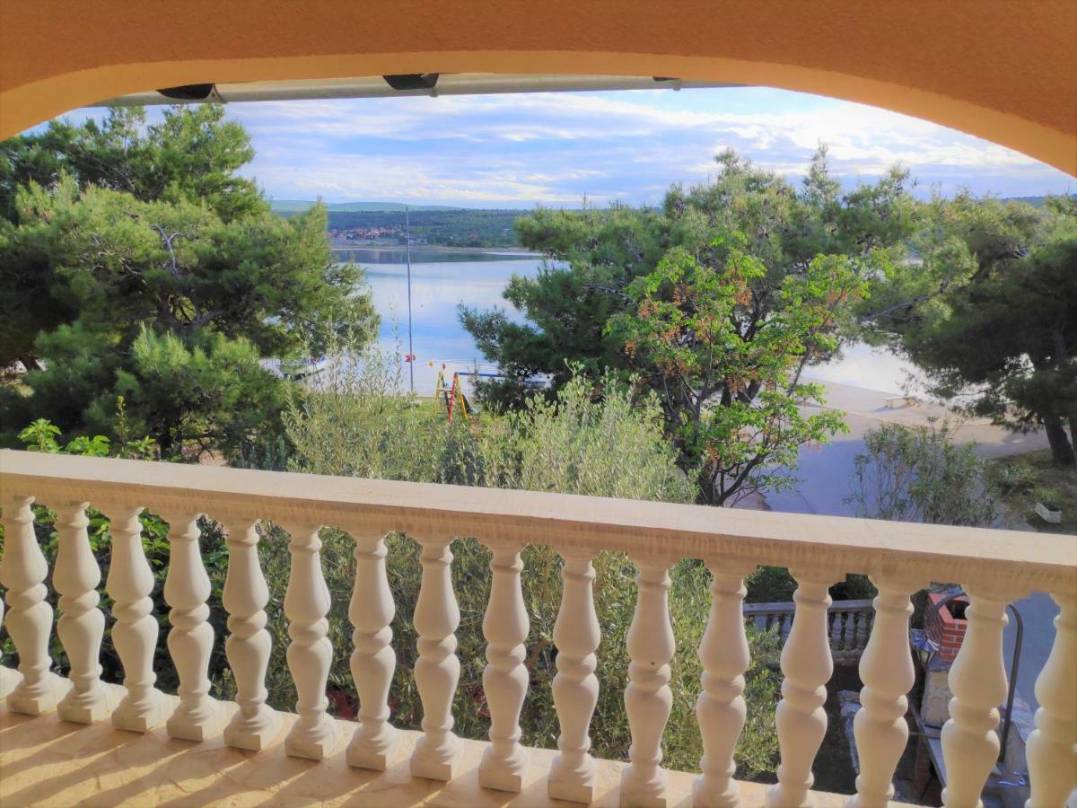 אוברובץ Villa Punta Blava - Beach Front, Ideal For Family Vacation With Kids, Large Terraces With Sea View, Internet, Netflix, No Pets Allowed מראה חיצוני תמונה