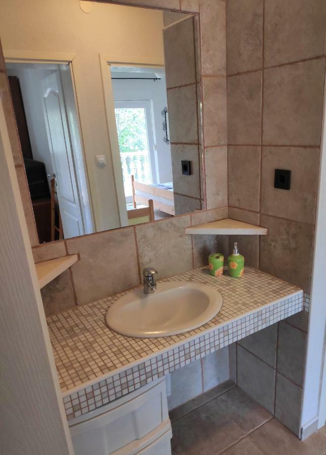 אוברובץ Villa Punta Blava - Beach Front, Ideal For Family Vacation With Kids, Large Terraces With Sea View, Internet, Netflix, No Pets Allowed מראה חיצוני תמונה