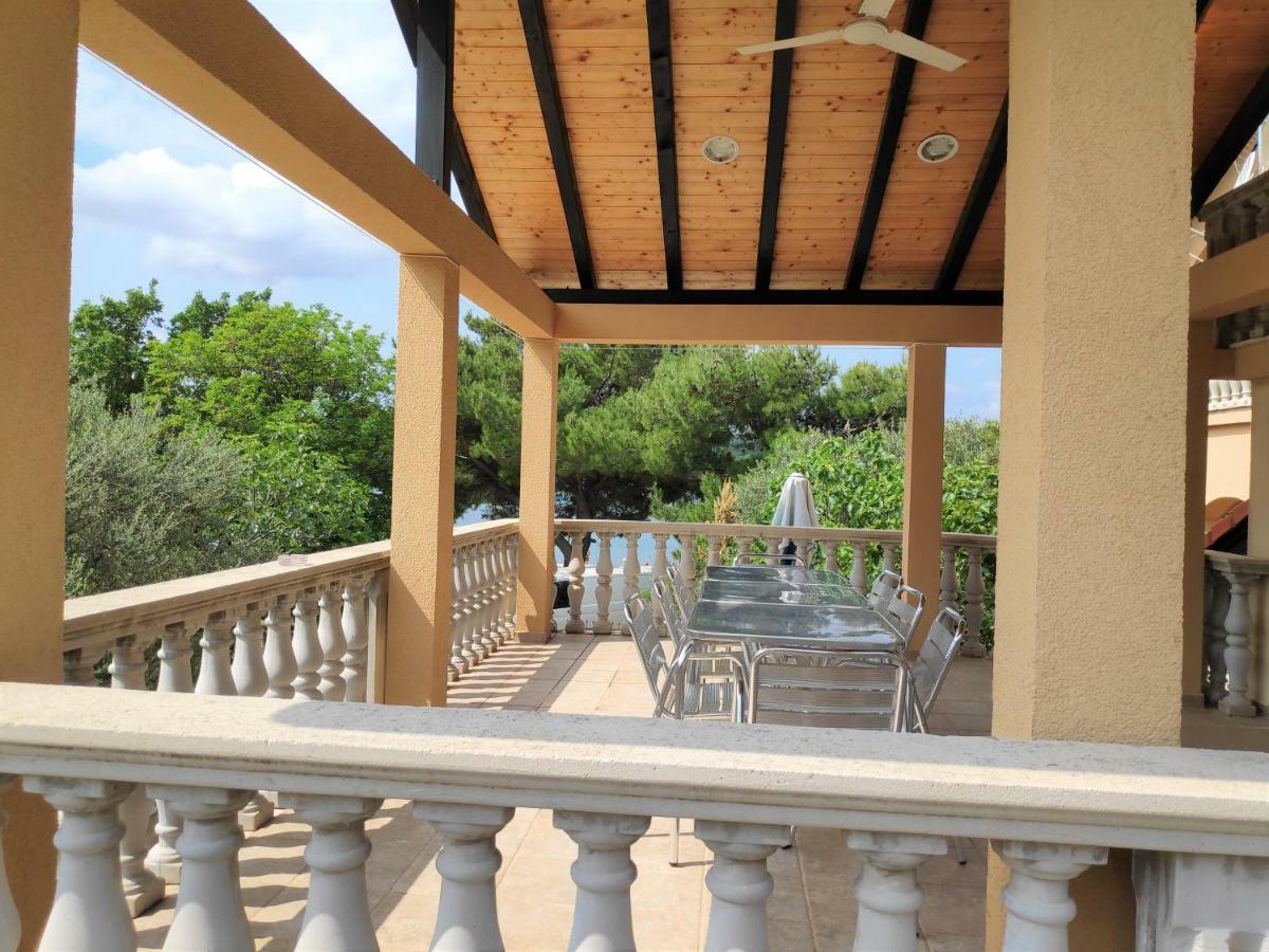 אוברובץ Villa Punta Blava - Beach Front, Ideal For Family Vacation With Kids, Large Terraces With Sea View, Internet, Netflix, No Pets Allowed מראה חיצוני תמונה