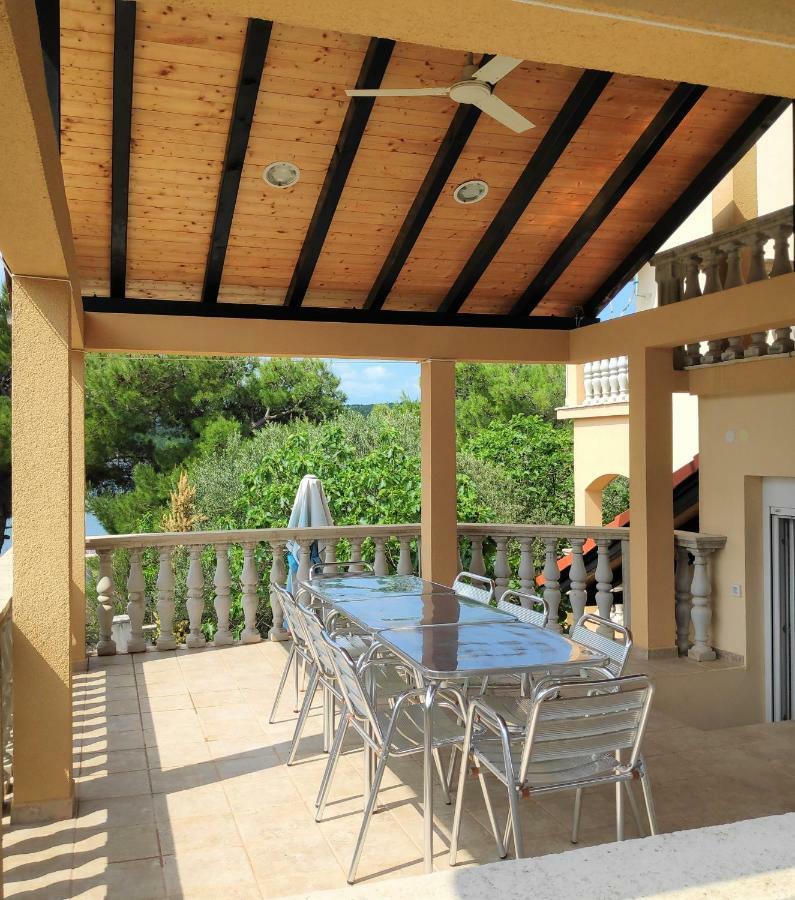 אוברובץ Villa Punta Blava - Beach Front, Ideal For Family Vacation With Kids, Large Terraces With Sea View, Internet, Netflix, No Pets Allowed מראה חיצוני תמונה