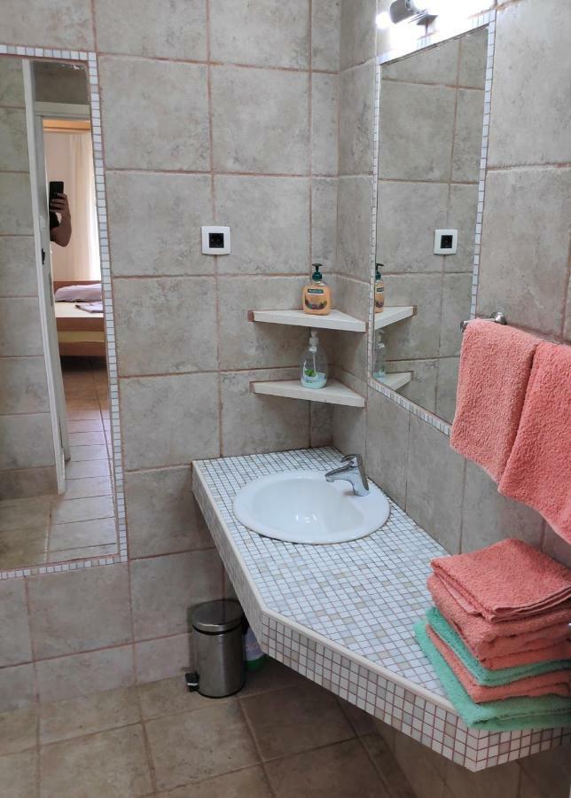 אוברובץ Villa Punta Blava - Beach Front, Ideal For Family Vacation With Kids, Large Terraces With Sea View, Internet, Netflix, No Pets Allowed מראה חיצוני תמונה