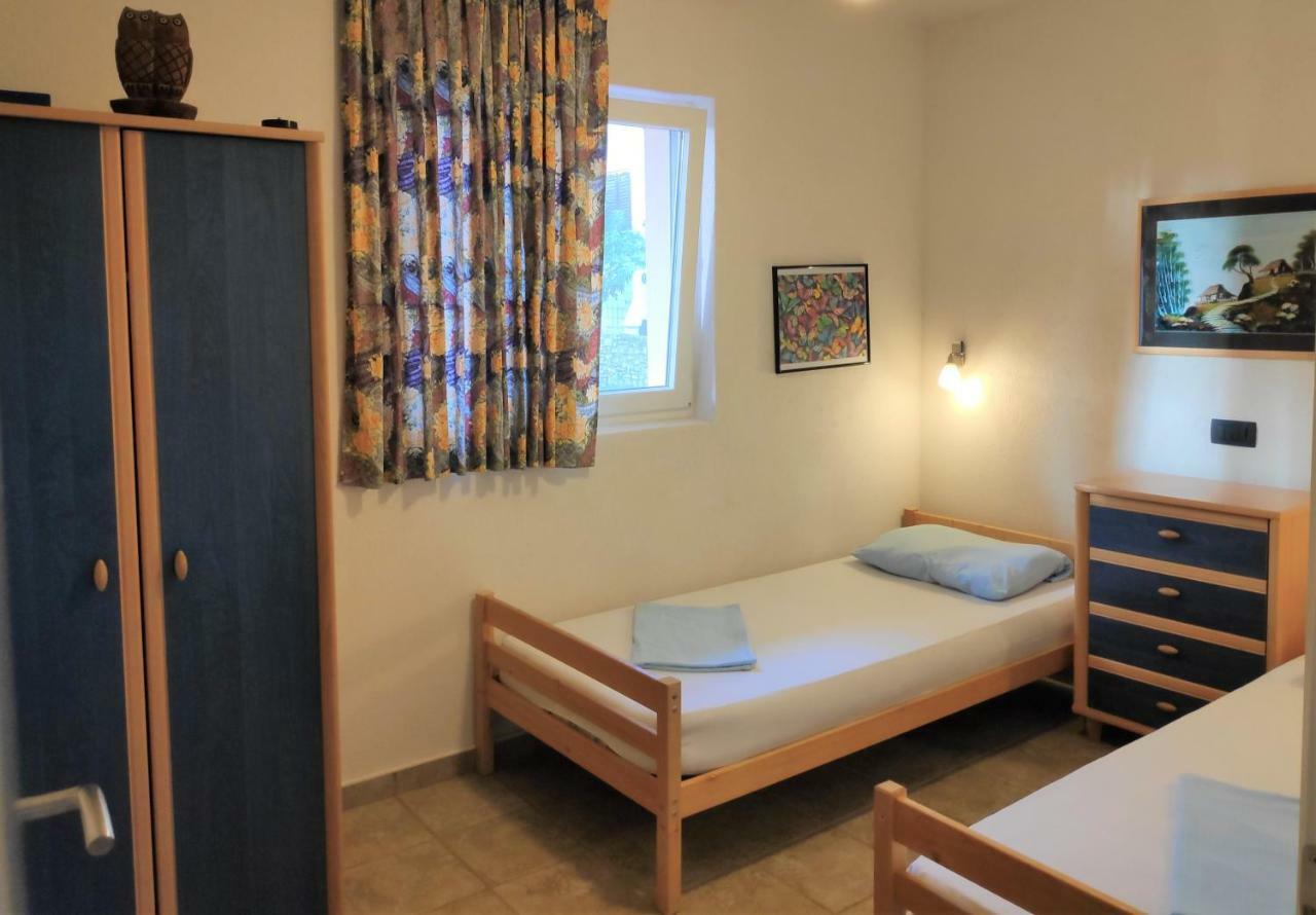 אוברובץ Villa Punta Blava - Beach Front, Ideal For Family Vacation With Kids, Large Terraces With Sea View, Internet, Netflix, No Pets Allowed מראה חיצוני תמונה