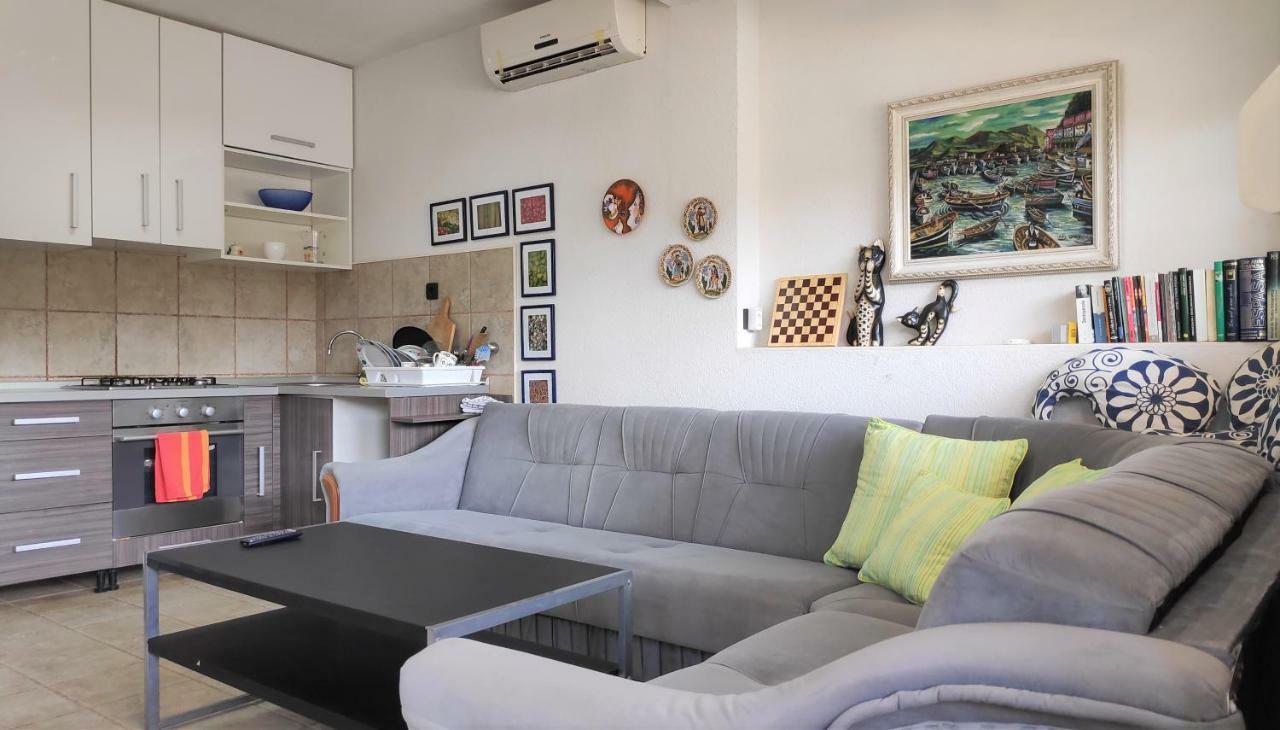 אוברובץ Villa Punta Blava - Beach Front, Ideal For Family Vacation With Kids, Large Terraces With Sea View, Internet, Netflix, No Pets Allowed מראה חיצוני תמונה