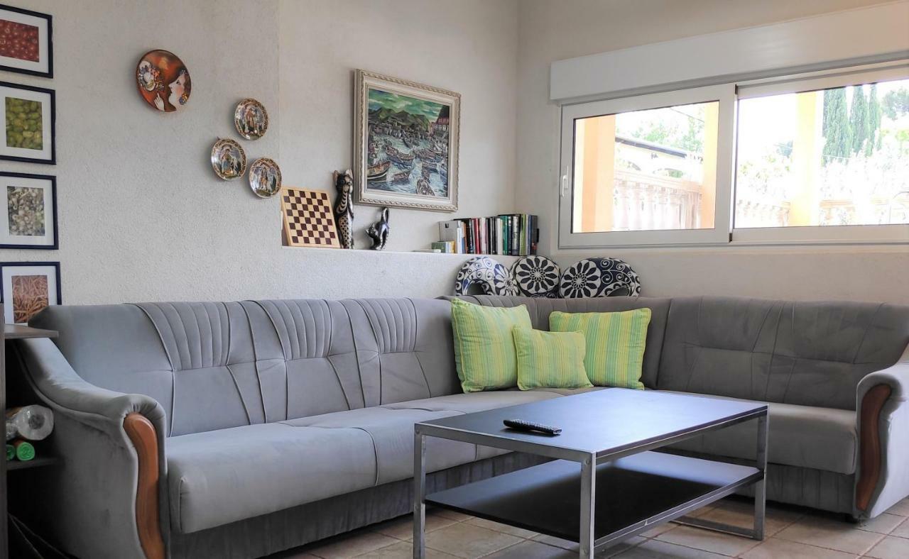אוברובץ Villa Punta Blava - Beach Front, Ideal For Family Vacation With Kids, Large Terraces With Sea View, Internet, Netflix, No Pets Allowed מראה חיצוני תמונה
