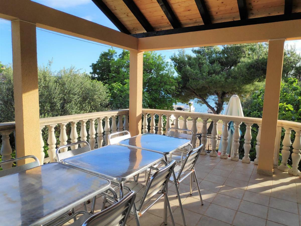 אוברובץ Villa Punta Blava - Beach Front, Ideal For Family Vacation With Kids, Large Terraces With Sea View, Internet, Netflix, No Pets Allowed מראה חיצוני תמונה