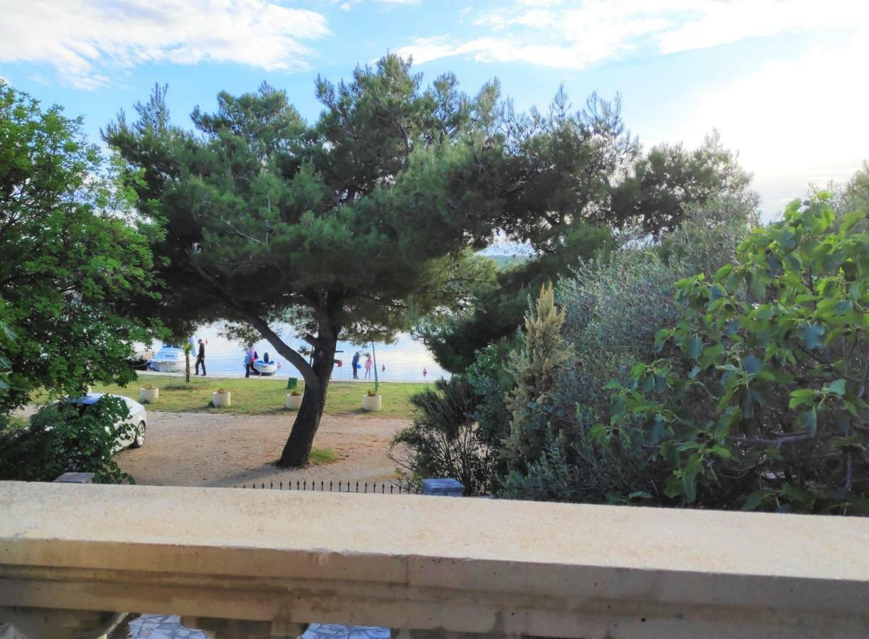 אוברובץ Villa Punta Blava - Beach Front, Ideal For Family Vacation With Kids, Large Terraces With Sea View, Internet, Netflix, No Pets Allowed מראה חיצוני תמונה