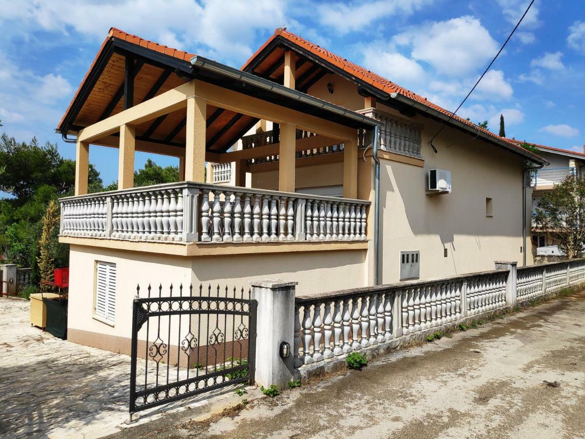 אוברובץ Villa Punta Blava - Beach Front, Ideal For Family Vacation With Kids, Large Terraces With Sea View, Internet, Netflix, No Pets Allowed מראה חיצוני תמונה