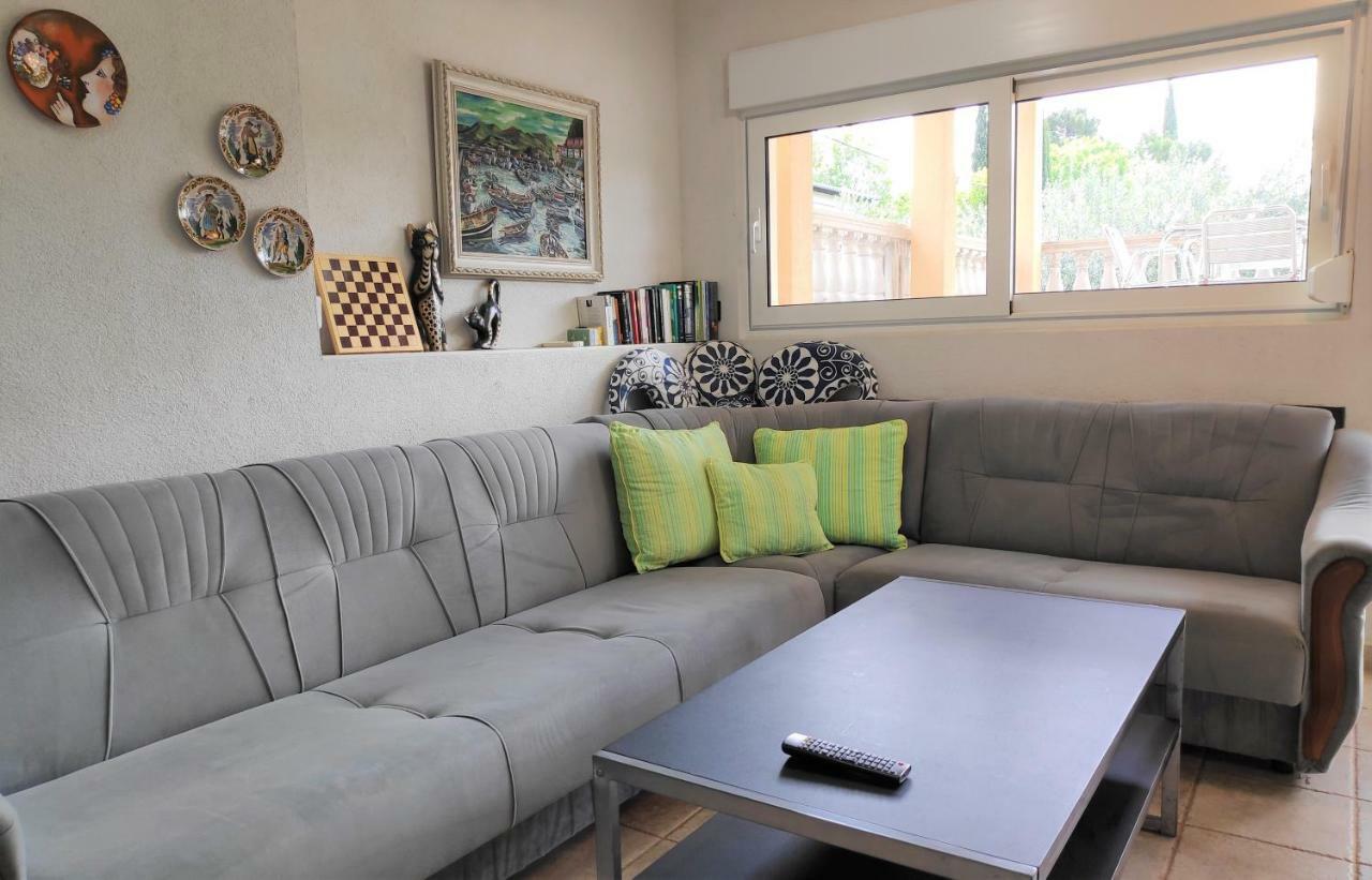 אוברובץ Villa Punta Blava - Beach Front, Ideal For Family Vacation With Kids, Large Terraces With Sea View, Internet, Netflix, No Pets Allowed מראה חיצוני תמונה