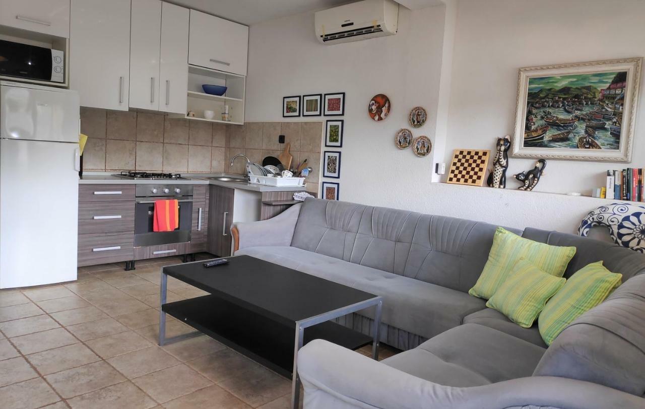 אוברובץ Villa Punta Blava - Beach Front, Ideal For Family Vacation With Kids, Large Terraces With Sea View, Internet, Netflix, No Pets Allowed מראה חיצוני תמונה