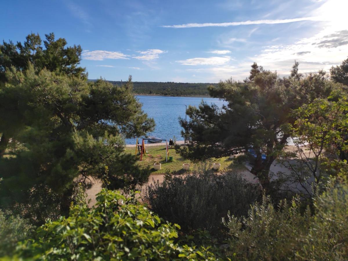 אוברובץ Villa Punta Blava - Beach Front, Ideal For Family Vacation With Kids, Large Terraces With Sea View, Internet, Netflix, No Pets Allowed מראה חיצוני תמונה