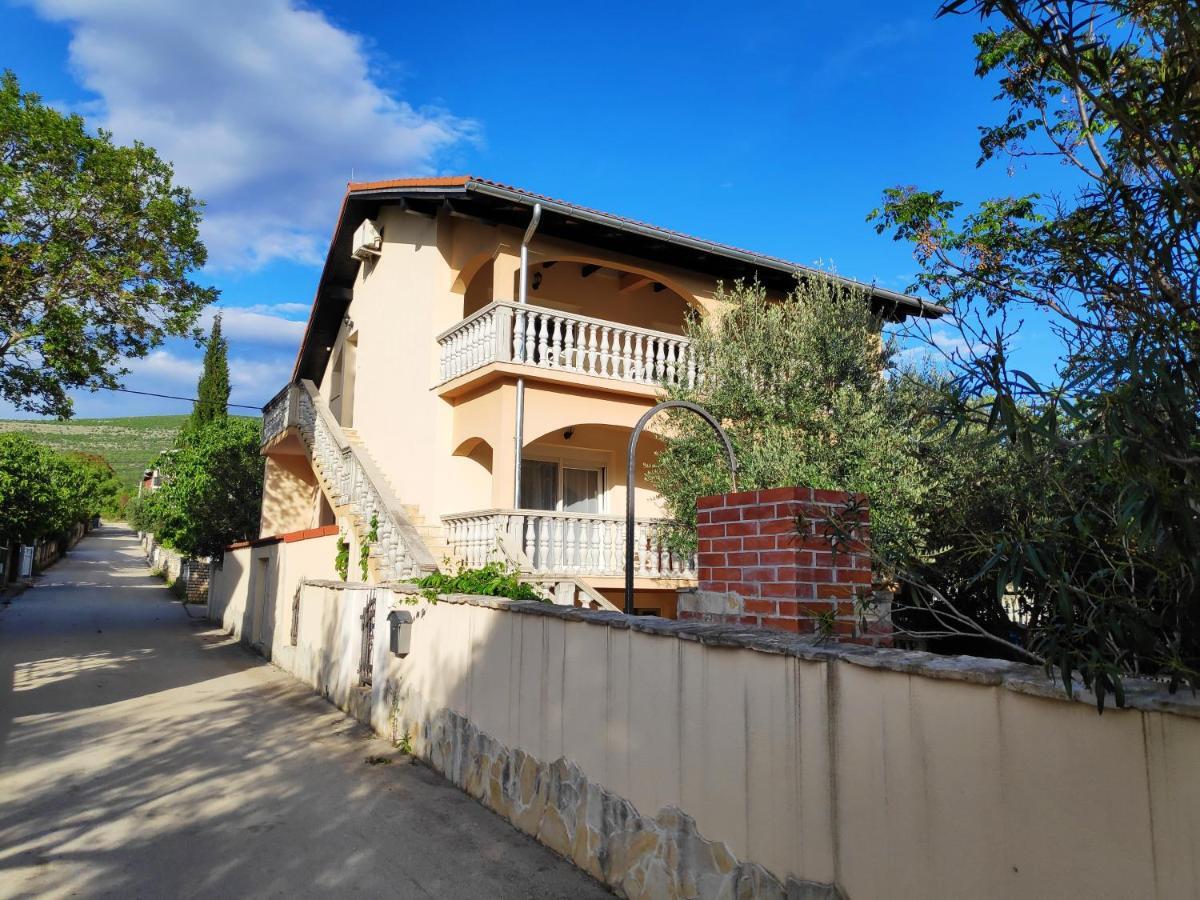 אוברובץ Villa Punta Blava - Beach Front, Ideal For Family Vacation With Kids, Large Terraces With Sea View, Internet, Netflix, No Pets Allowed מראה חיצוני תמונה