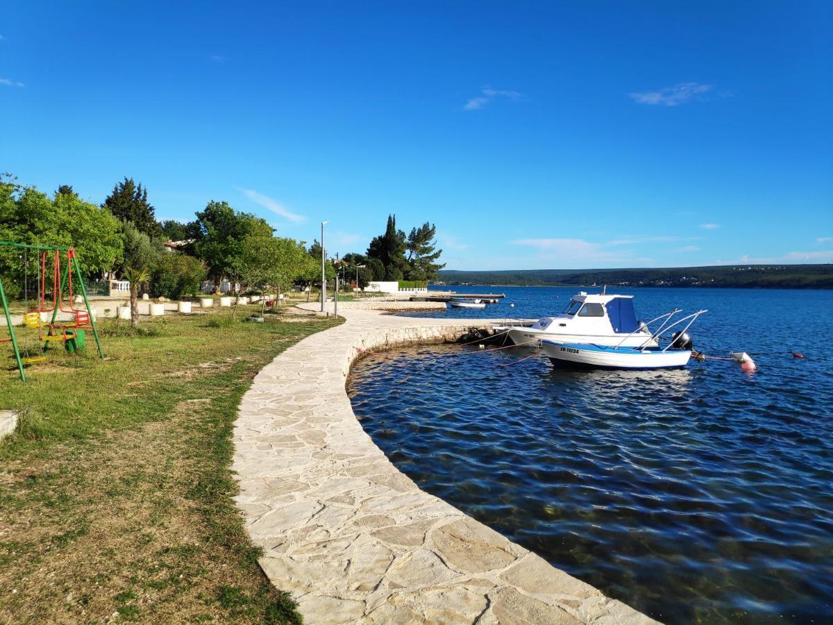 אוברובץ Villa Punta Blava - Beach Front, Ideal For Family Vacation With Kids, Large Terraces With Sea View, Internet, Netflix, No Pets Allowed מראה חיצוני תמונה